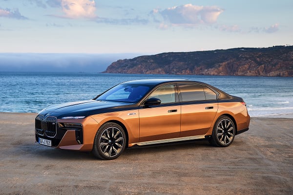 BMW i7