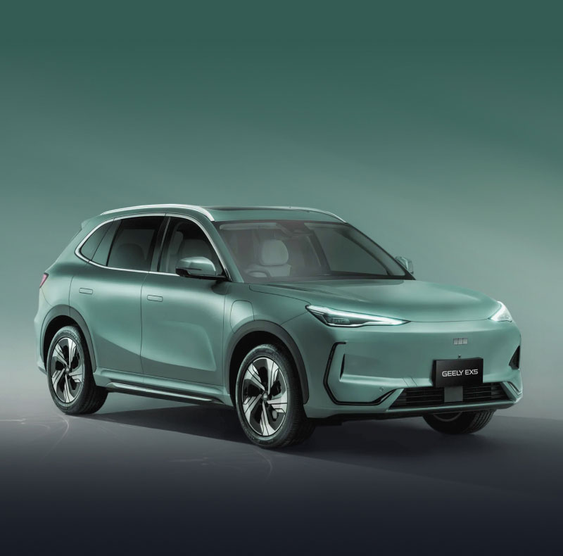 Front side-on view of metallic green Geely EX5