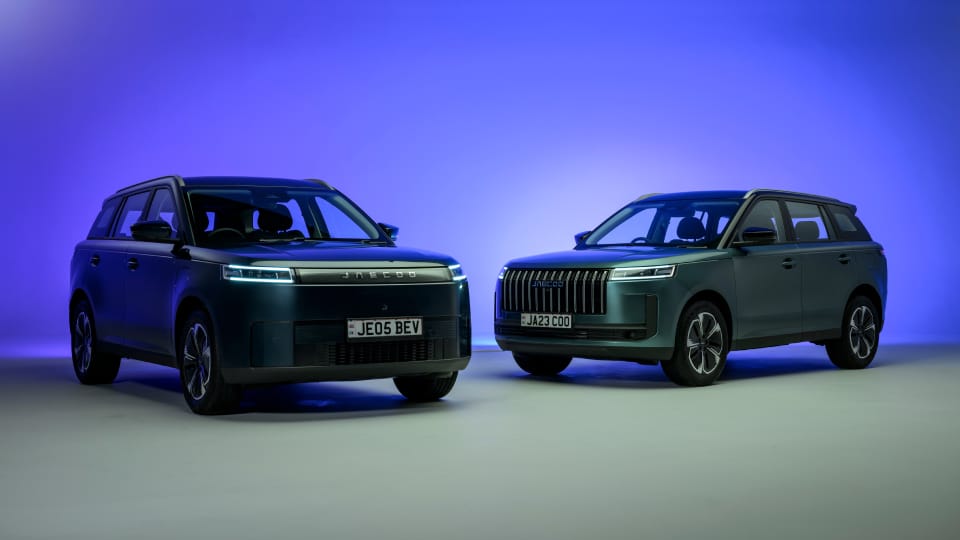 Side angled view of Jaecoo 5 in petrol and electric