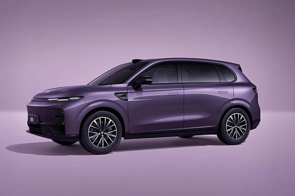 Front angled side view of Leapmotor B10