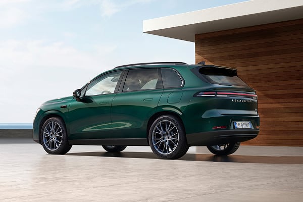 Rear angled side view of Leapmotor C10