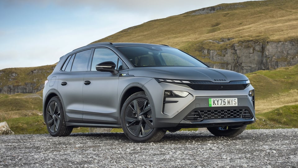 Front angled view of Skoda Elroq